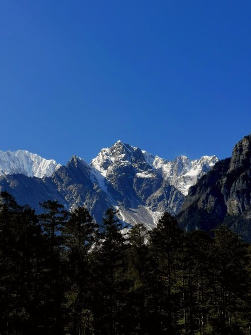 玉龙雪(xuě)山(shān)旅游穿衣